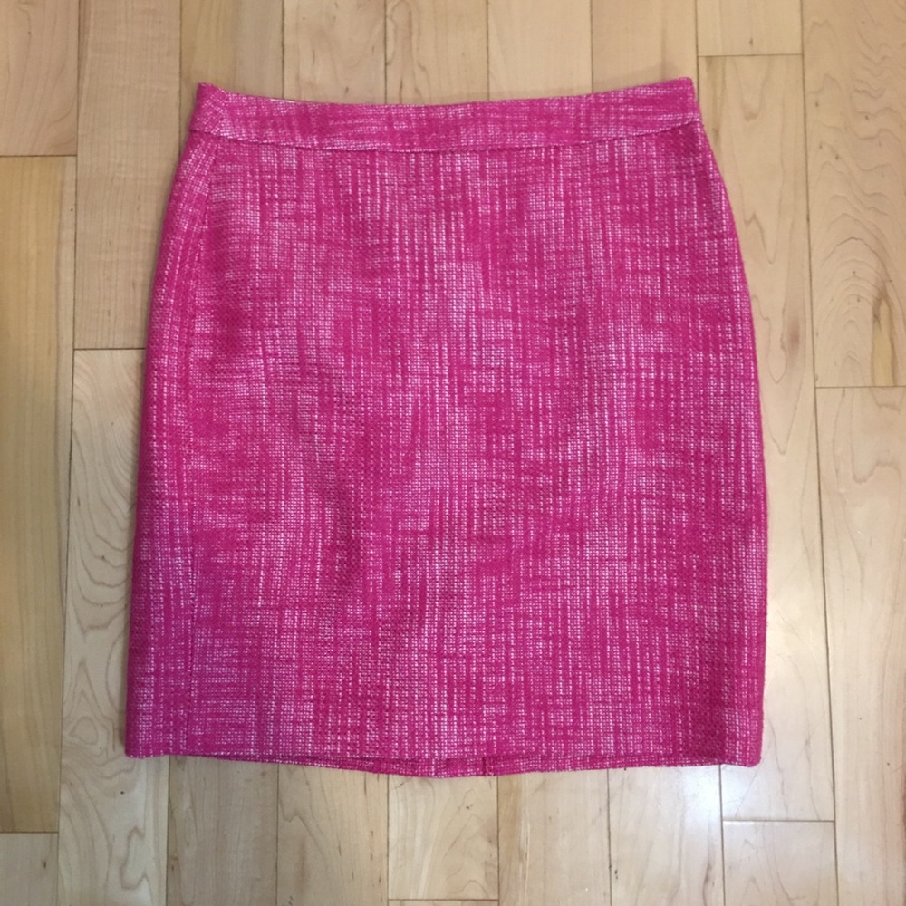 3/$25 Banana Republic pink textured skirt
